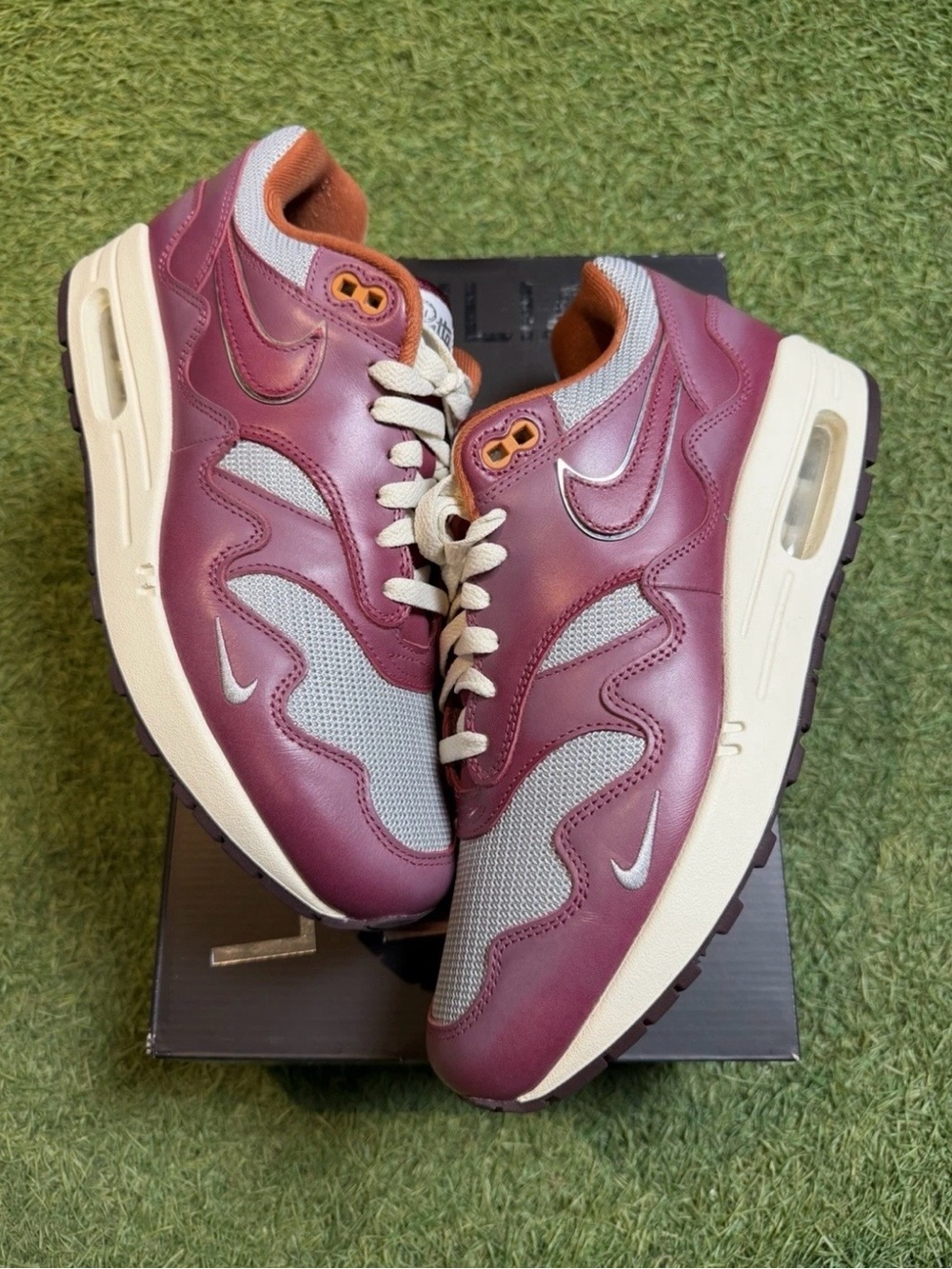Nike Men’s Maroon and Gray Air Max Style Sneakers SZ 9.5
